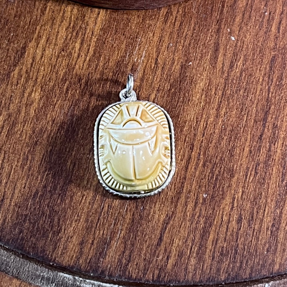 Vtg Egyptian Revival Carved Scarab Beetle Pendant Silver Tone Cream 1 Inch